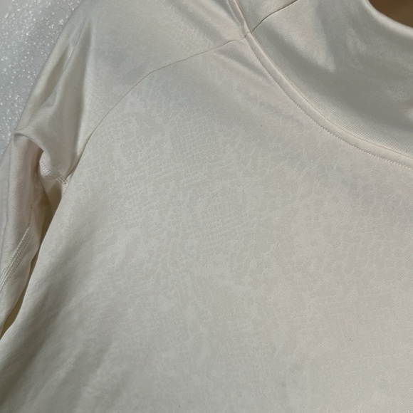 Nike Pro White Monochromatic Reptile Print Dry Fit Activewear Top Size Medium - Picture 2 of 8